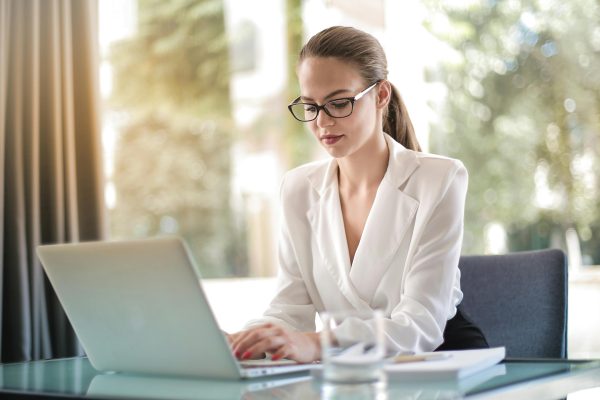 Outsourcing company in Bali, Outsourcing Company Bali, Staffing Services Bali, Woman focused on laptop, Outsourcing Staff Australia